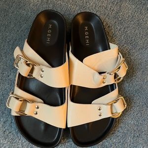 M.Gemi Sandal Size 39 1/2 Made in Italy Soft leather in Beige